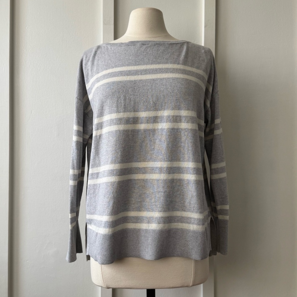 Banana Republic Light Gray Ivory Striped Sweater Size‎ Large